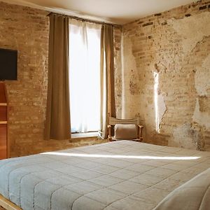 Camera con letto king size